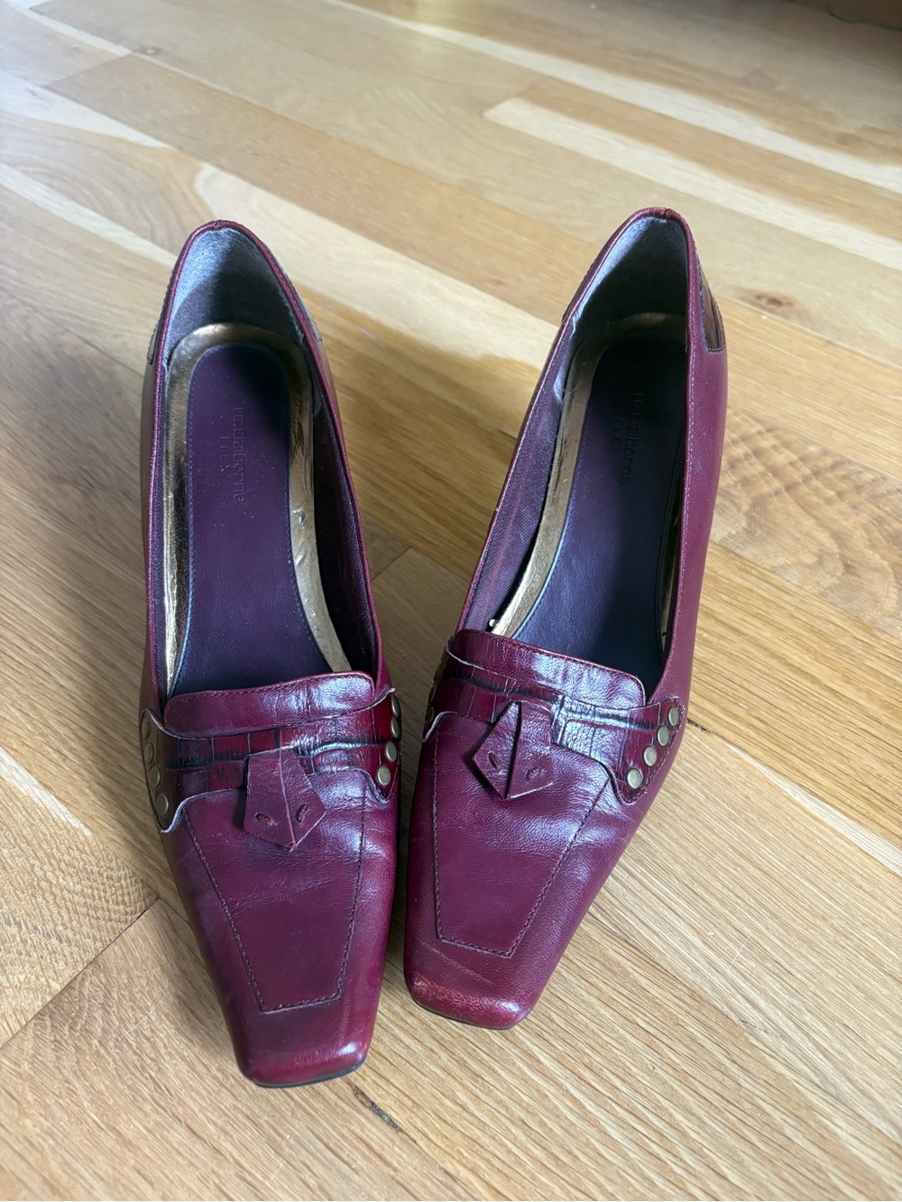 Liz Claiborne Flex Burgundy Kitten Heels - Picture 9 of 9
